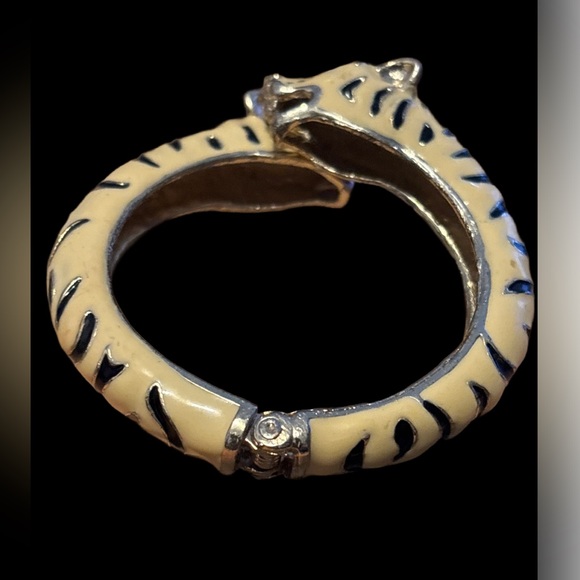 Cream and Black ‘White Tiger’ Cuff Bracelet - Picture 7 of 9